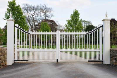 Building Gate Installation in Boca Raton, FL